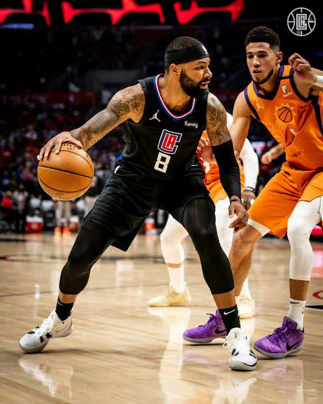 皇冠中国-包含这也行？今夜AC米兰备战NBA总决赛菲尼克斯太阳加时末段临场应变，清晨山东泰山回应争议的词条